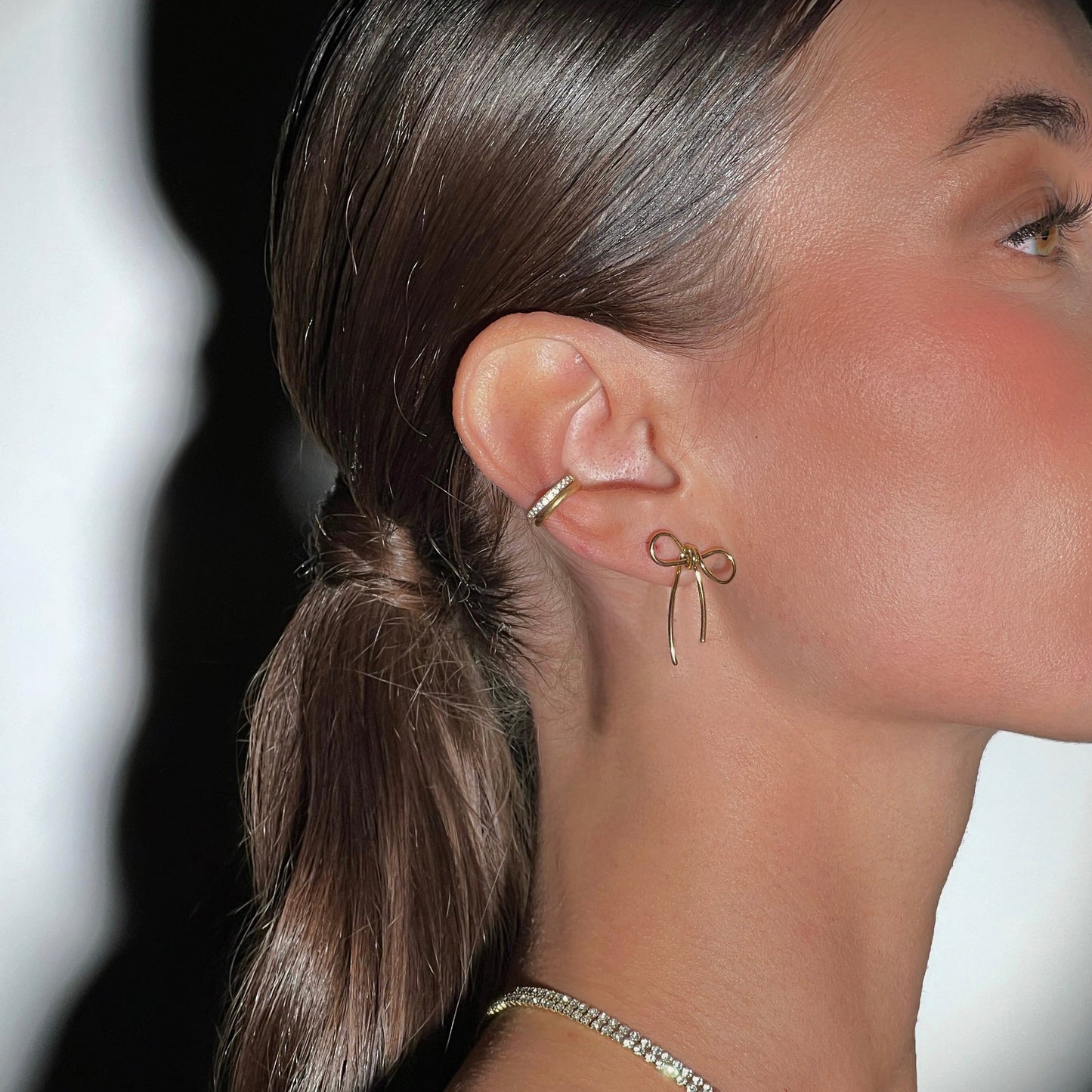 De True Glow EarCuff