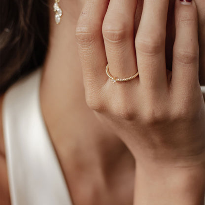 De Gemstone Twist Ring