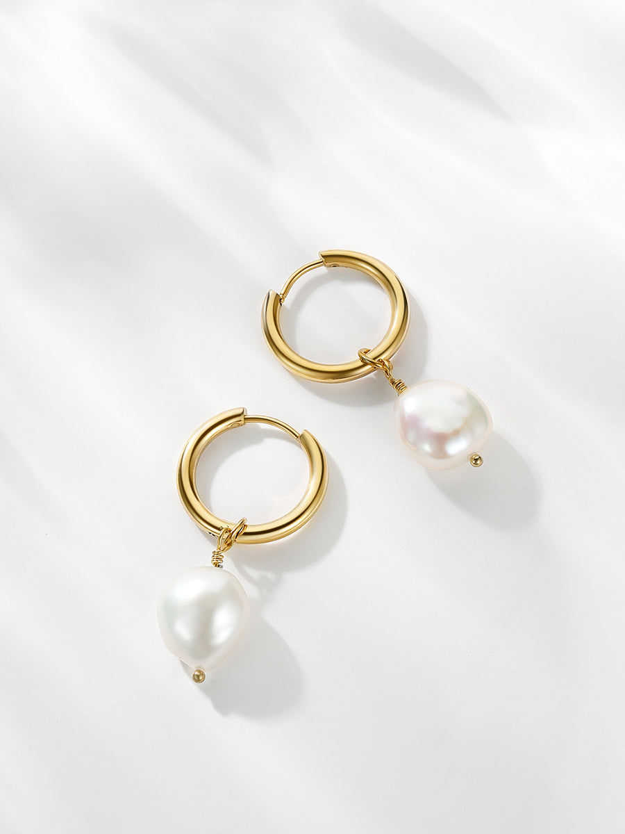 De Modern Pearl Hoops