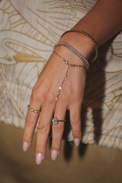 Lumière Essence Hand Chain