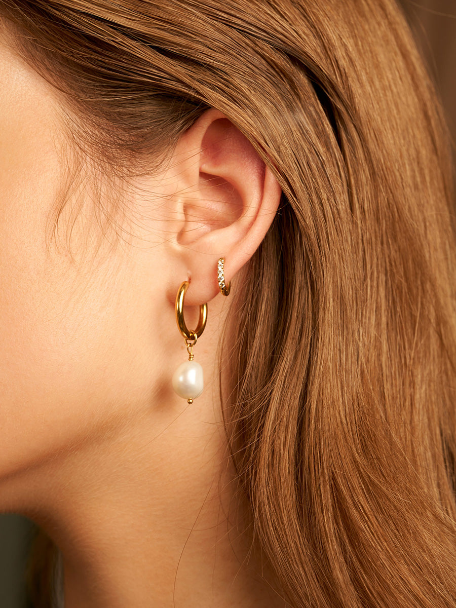 De Modern Pearl Hoops