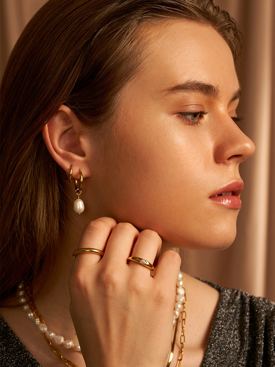 De Modern Pearl Hoops