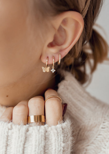 De Flutter Huggie Hoops