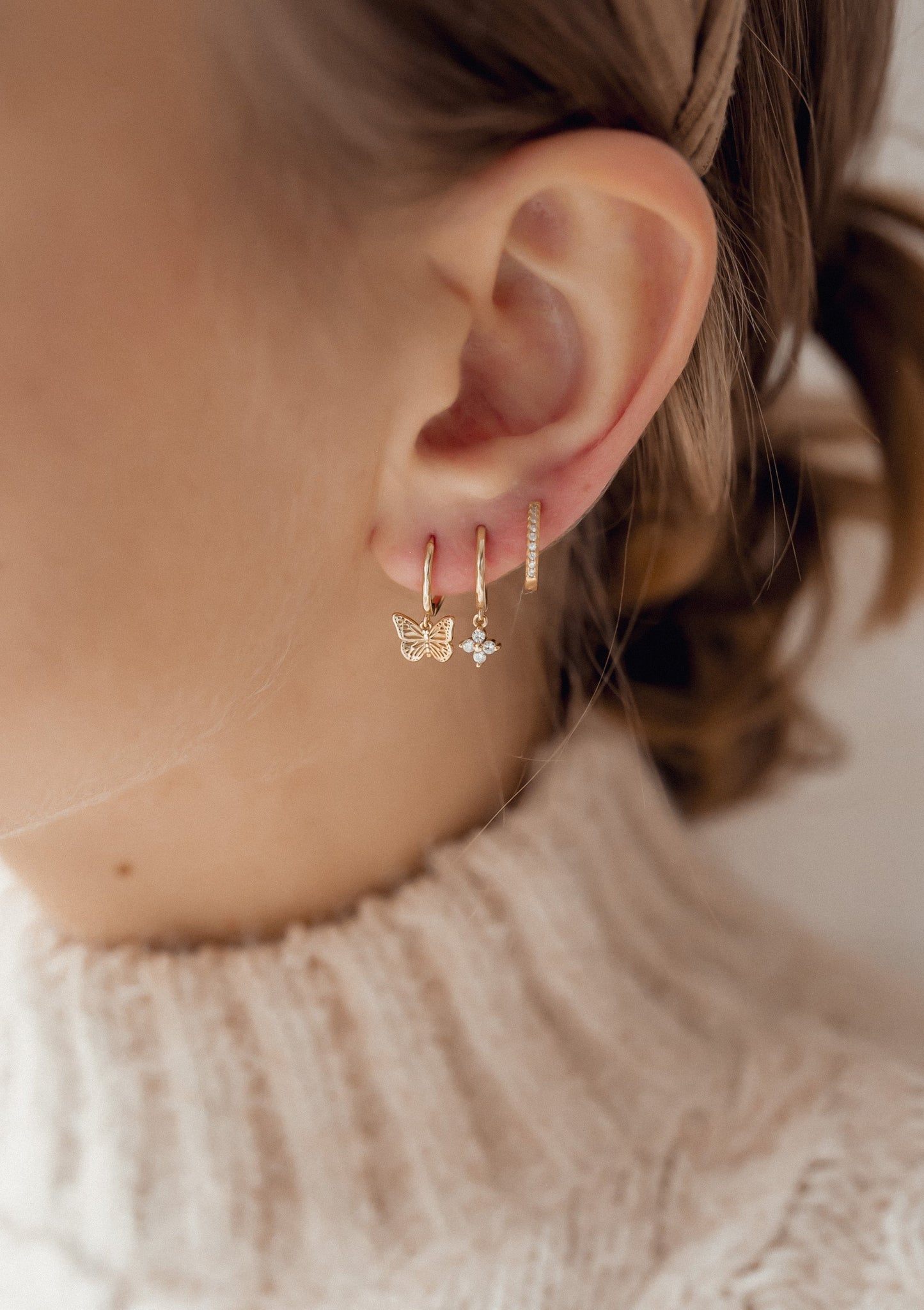 De Flutter Huggie Hoops