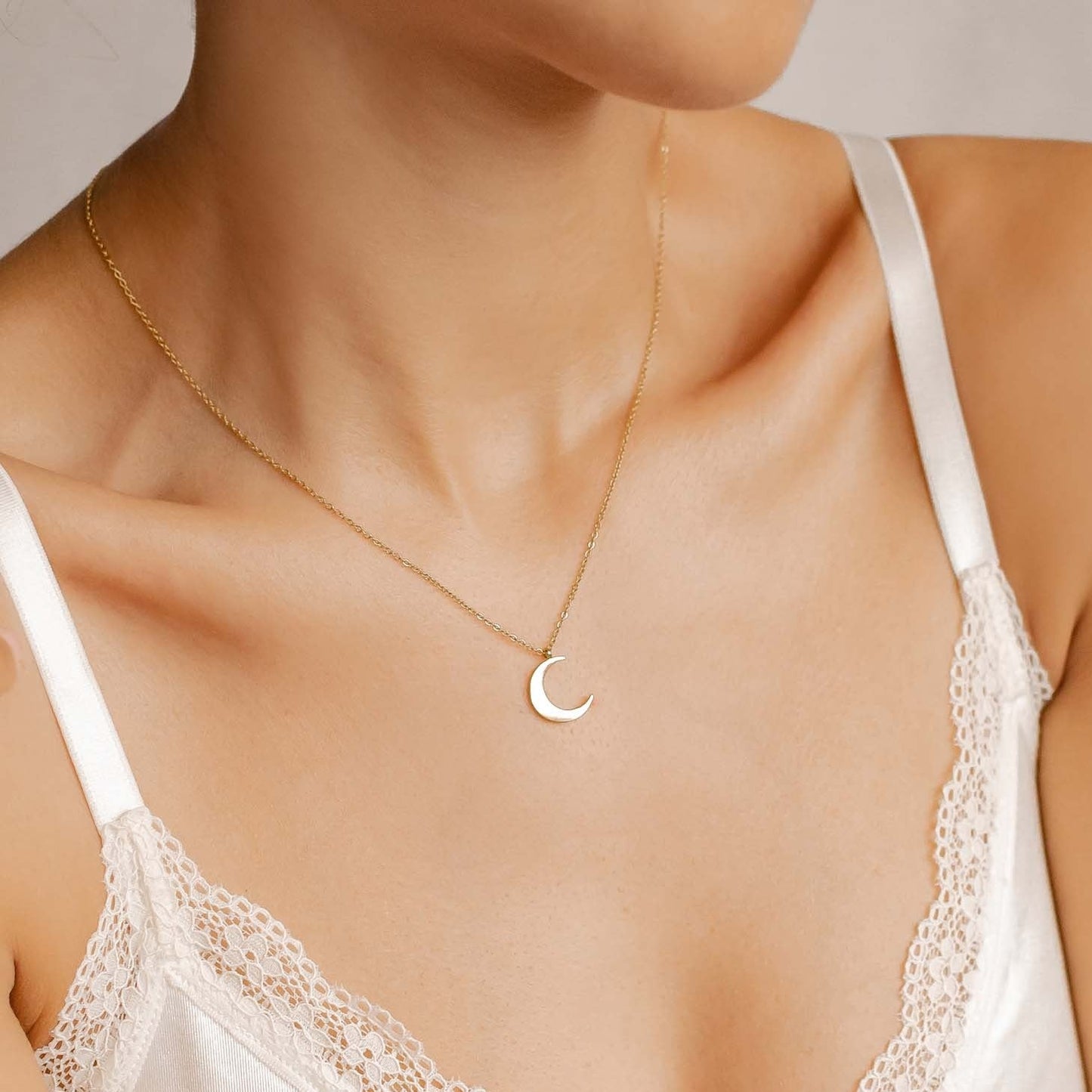 De Crescent Whisper Ketting