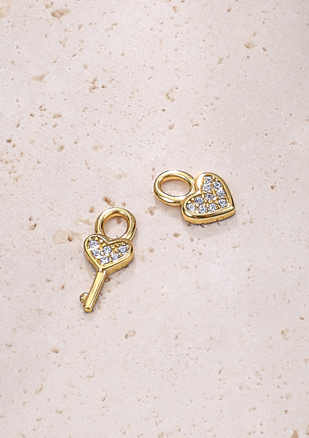 De Key & Heart Hoops