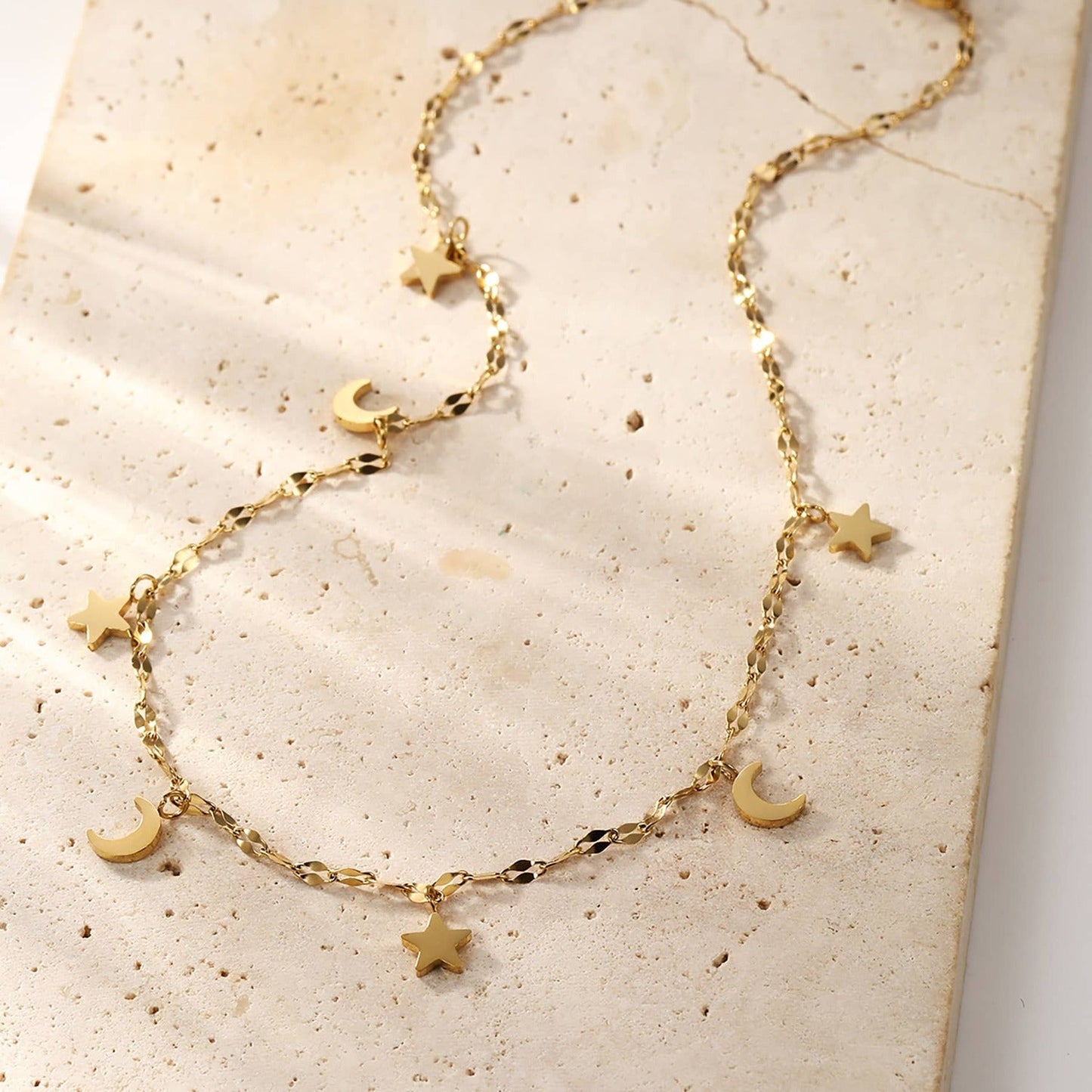 De Star-Moon Choker