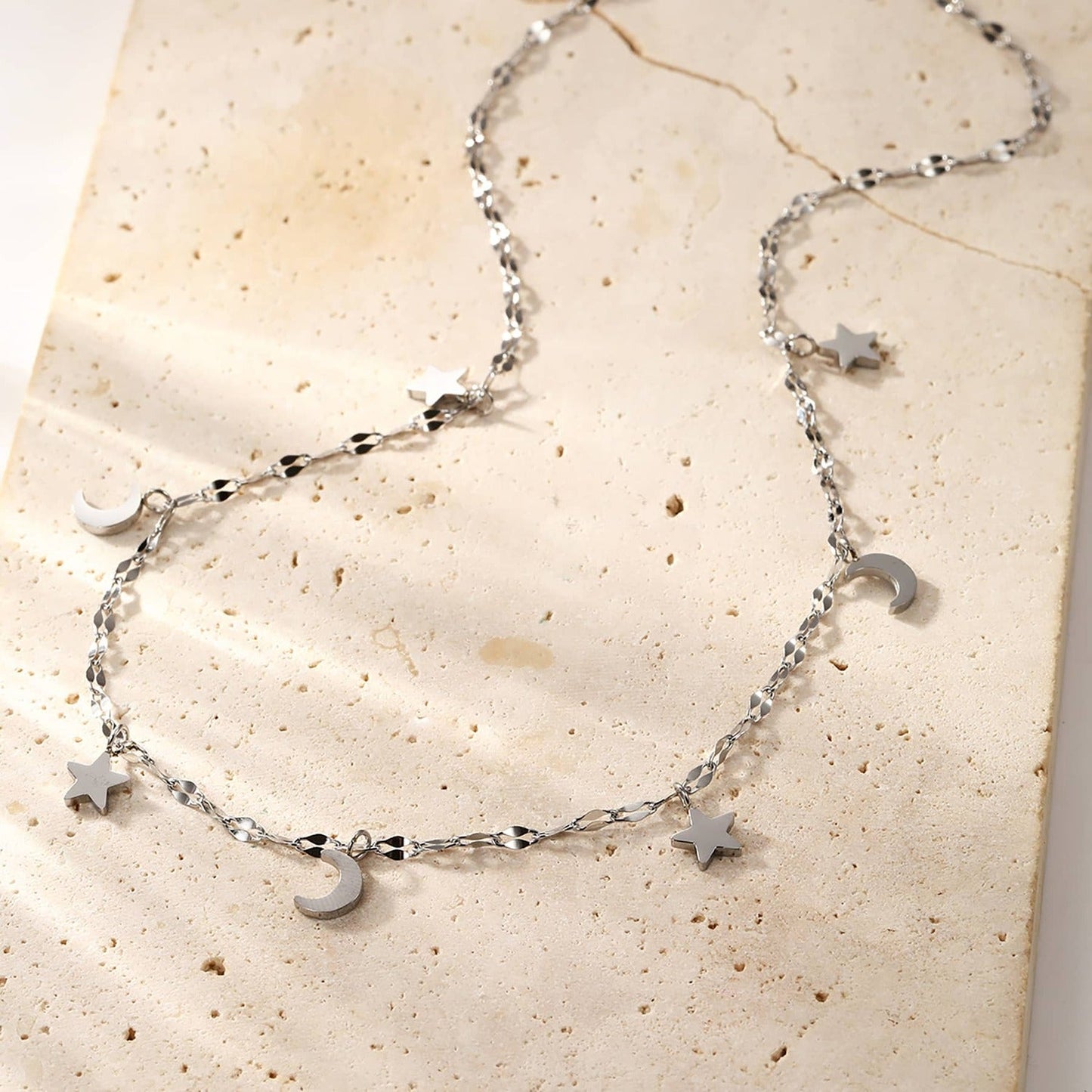 De Star-Moon Choker